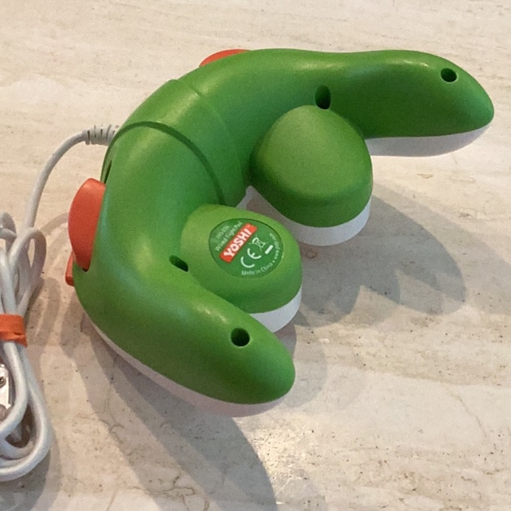 Yoshi Wired Fight Pad Controller Wii U & Wii - Picture 4 of 9